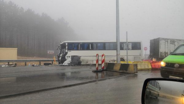 На Тавриде в тумане столкнулись автобус и грузовик