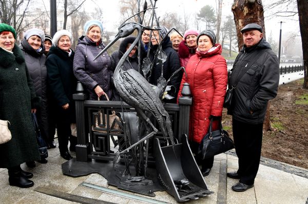 В Симферополе установили памятник цапле Симе