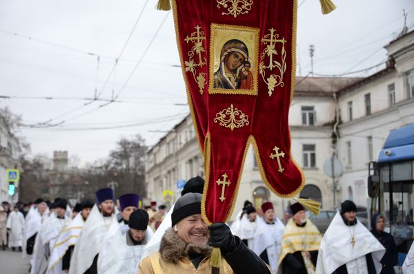 В Севастополе прошел традиционный рождественский крестный ход - фото