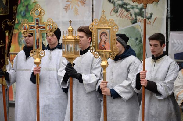 В Севастополе прошел традиционный рождественский крестный ход - фото