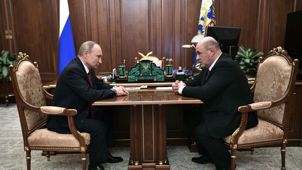 15 января 2020. Президент РФ Владимир Путин и руководитель Федеральной налоговой службы (ФНС) Михаил Мишустин во время встречи. Президент предложил кандидатуру главы Федеральной налоговой службы Михаила Мишустина на должность премьер-министра
