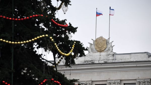 Демонтаж новогодней Ёлки в городе Симферополь