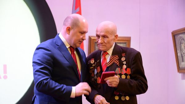 Награждение блокадников Ленинграда в Севастополе Награждение блокадников Ленинграда в Севастополе
