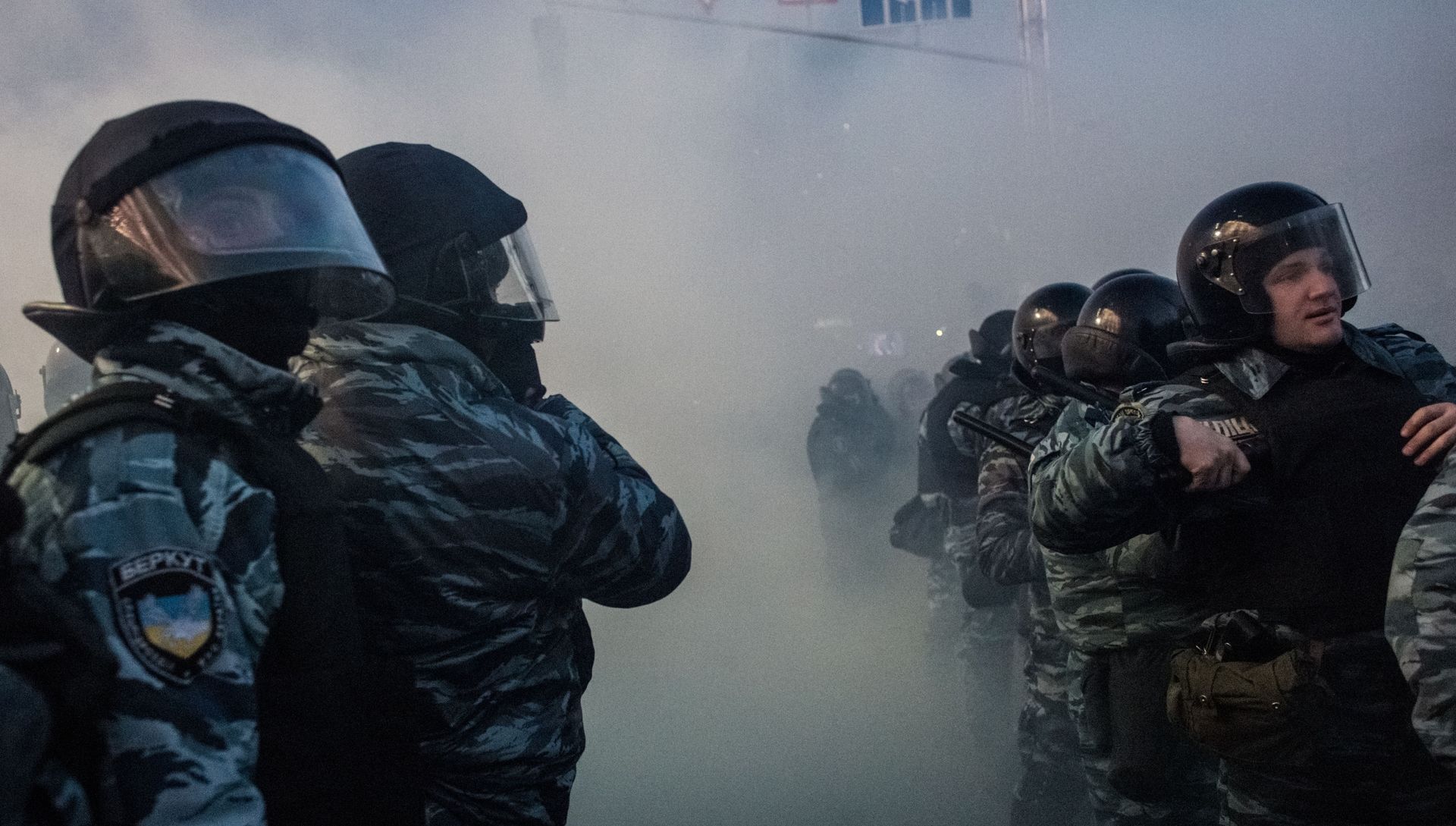 Спецподразделение Беркут пресекает попытки перекрыть Крещатик Спецподразделение Беркут пресекает попытки перекрыть Крещатик - РИА Новости, 1920, 28.01.2020
