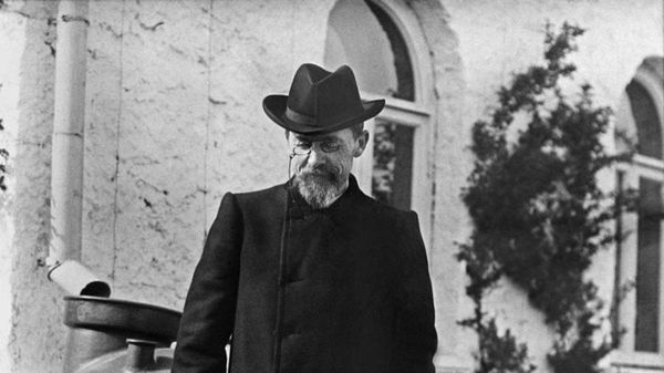 Собаки на ялтинской даче завелись сами. Чехов их привечал