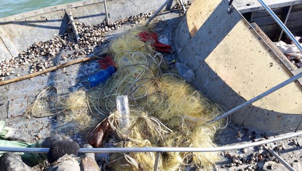 В западной части Азовского моря задержано маломерное судно с четырьмя гражданами Украины на борту без документов