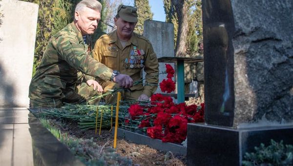 20 лет подвигу 6-й парашютно-десантной роты ВДВ в Чечне. В Севастополе почтили память погибшего старшего сержанта Андрея Арансона
