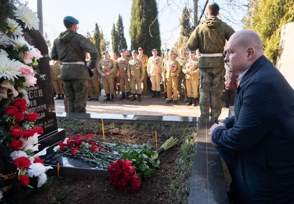 В Севастополе почтили память погибшего в Чечне псковского десантника