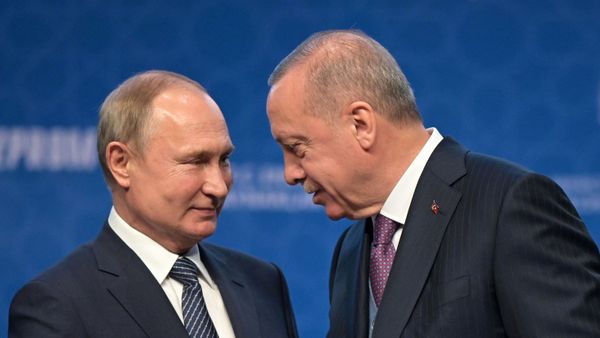 8 января 2020. Президент РФ Владимир Путин и президент Турции Реджеп Тайип Эрдоган (справа) на церемонии официального открытия газопровода Турецкий поток в Стамбуле