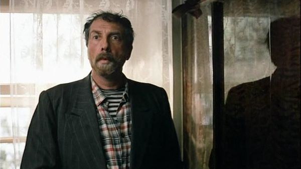 Сергей Юрский в роли дяди Мити в фильме Любовь и голуби (1984 год, реж. Владимир Меньшов)