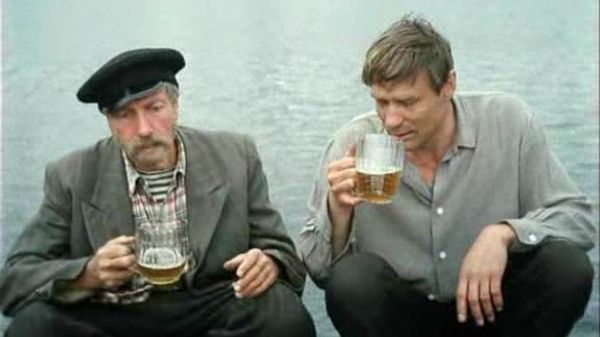 Кадр из фильма Любовь и голуби (1984 год, реж. Владимир Меньшов) 