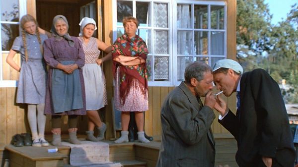 Кадр из фильма Любовь и голуби (1984 год, реж. Владимир Меньшов)