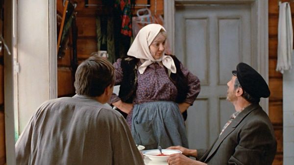 Кадр из фильма Любовь и голуби (1984 год, реж. Владимир Меньшов) 