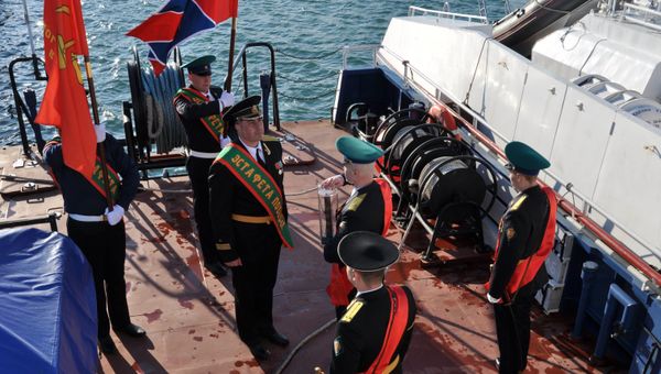 Место проведения мероприятия символизирует морской рубеж двух субъектов РФ