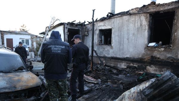 Следователи проверяют гибель при пожаре четверых человек Следователи проверяют гибель при пожаре четверых человек