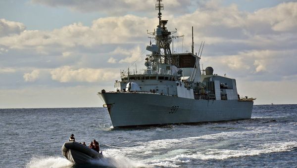 Канадский фрегат HMCS Fredericton Канадский фрегат HMCS Fredericton