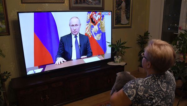 Трансляция обращения президента России В. Путина к гражданам из-за ситуации с коронавирусом