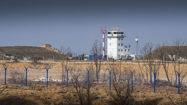 Аэропорт Бельбек вид с дороги