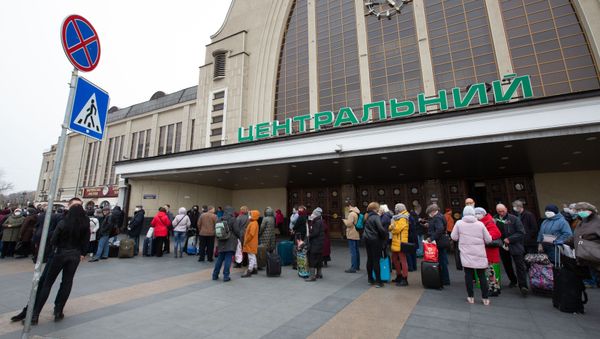Спецпоезд отправился из Киева в Москву в связи с коронавирусом Спецпоезд отправился из Киева в Москву в связи с коронавирусом