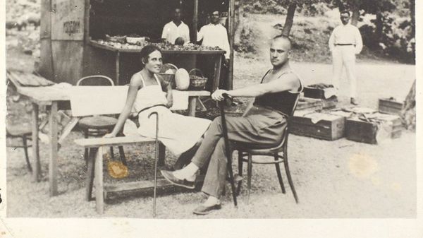 Владимир Маяковский с Лилей в Евпатории Владимир Маяковский с Лилей в Евпатории