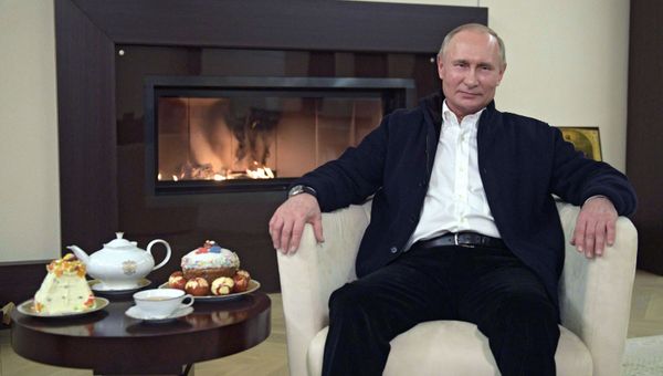 Президент РФ В. Путин поздравил православных христиан и всех граждан России, отмечающих Пасху, с праздником