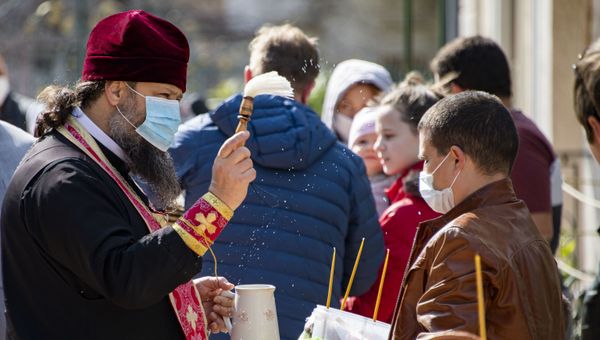 Пасха утро карантин прихожане освящение водой