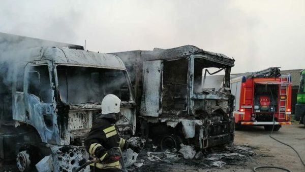 Пожар на трассе в Первомайском районе Крыма