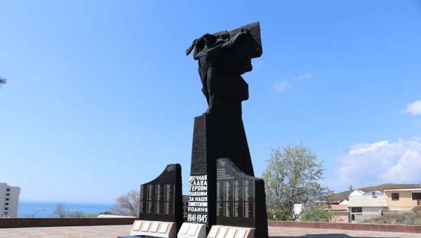 Мемориал памяти павших в 1941-1945 в Феодосии