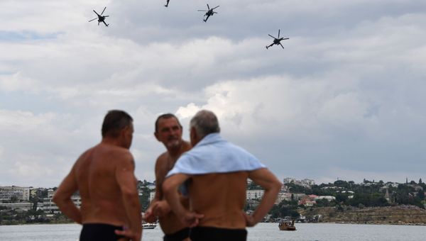 Отдыхающие в Севастополе