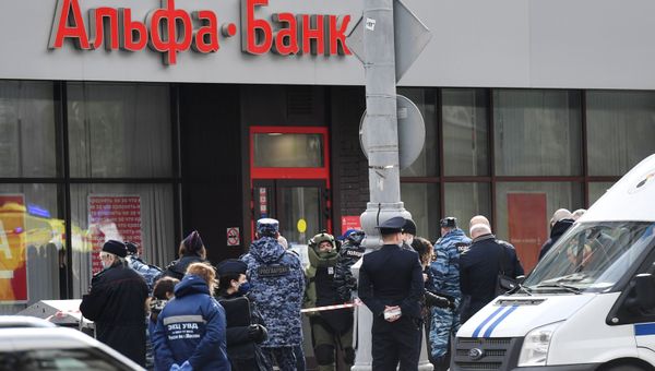 Захват заложников в отделении банка в центре Москвы