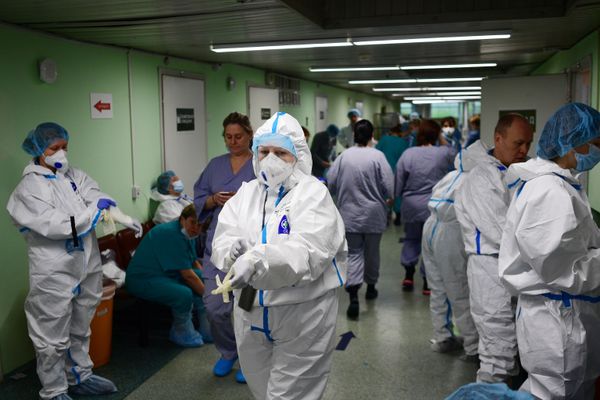 Россия сегодня запускает всенародную акцию в поддержку врачей