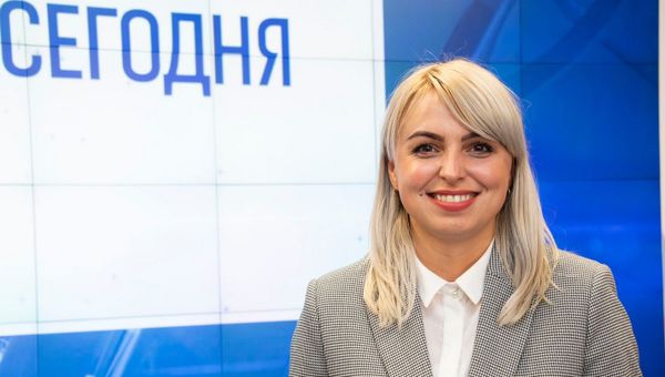 Председатель Совета РОО Украинская община Крыма, главный редактор журнала Крим сьогодні и информационного интернет-портала Переяславська рада 2.0 Анастасия Гридчина
