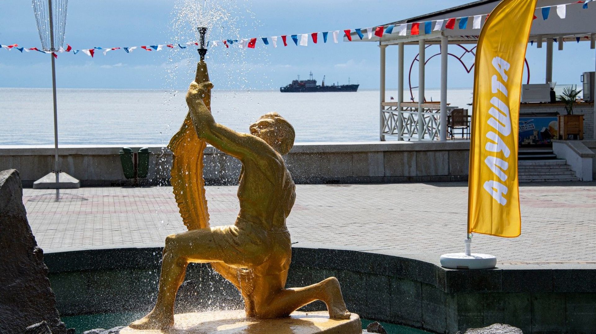 Алушта подготовка к курортному сезону весна Алушта подготовка к курортному сезону весна - РИА Новости, 1920, 29.04.2021