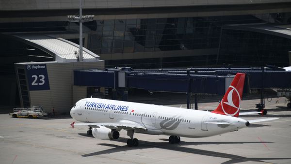 Cамолет Airbus A330 турецкой авиакомпании Turkish Airlines в аэропорту Внуково Cамолет Airbus A330 турецкой авиакомпании Turkish Airlines в аэропорту Внуково