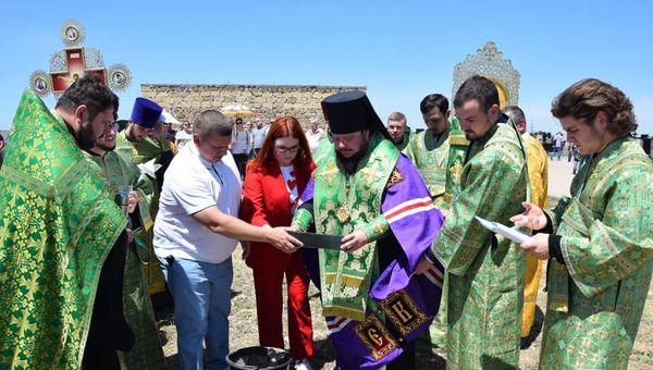 Закладка часовни на кладбище в Евпатории
