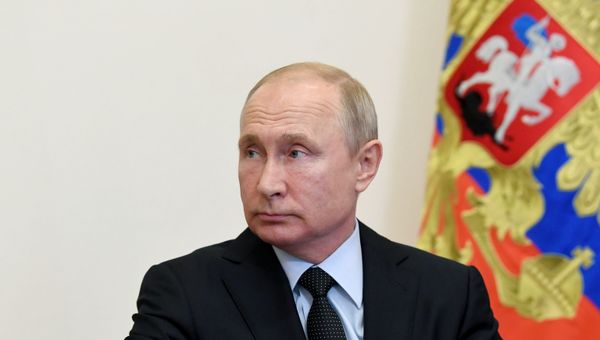 Президент РФ В. Путин провел совещание по информационным технологиям и связи Президент РФ В. Путин провел совещание по информационным технологиям и связи