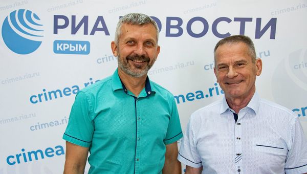 Старший преподаватель кафедры землеведения и геоморфологии географического факультета КФУ им. В.И.Вернадского Геннадий Самохин и руководитель ООО Энергостальпроект Валентин Кульченко