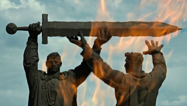 Памятник Тыл-фронту в Магнитогорске