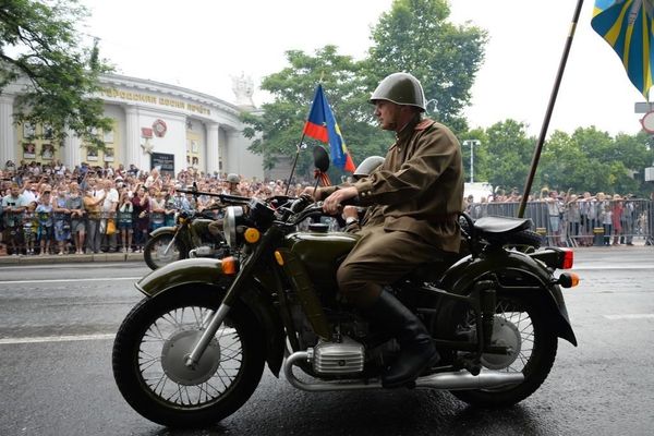 Старинные военные мотоциклы снова в строю. Старинные военные мотоциклы снова в строю.