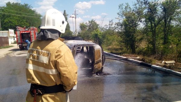  В Крыму водитель загорелся вместе с автомобилем - фото