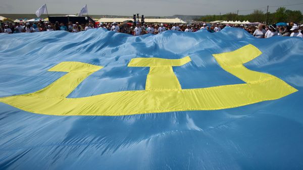 В Крыму испекли самый большой в мире чебурек