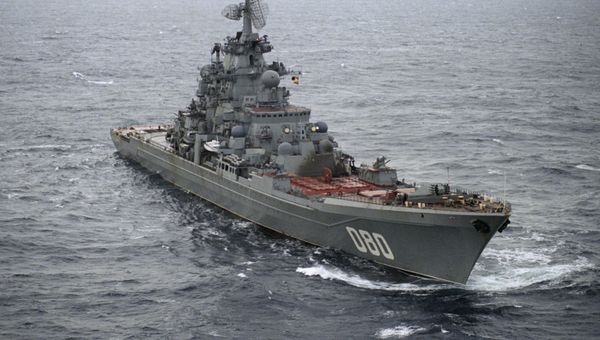 Тяжелый атомный ракетный крейсер Адмирал Нахимов в Баренцевом море Тяжелый атомный ракетный крейсер Адмирал Нахимов в Баренцевом море