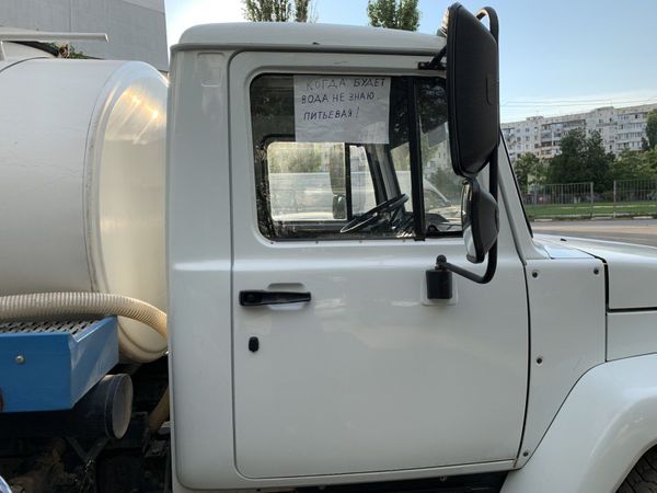 Реки из питьевой воды: часть Симферополя обезвожена из-за аварии