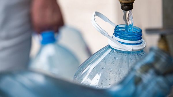 Красноперекопск очередь за питьевой водой 