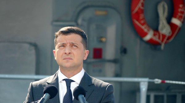 Президент Украины Владимир Зеленский принимает участие в военно-морском параде в честь Дня ВМС Украины