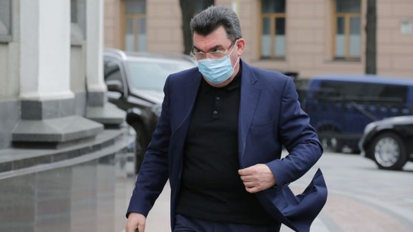 Секретарь совета национальной безопасности и обороны Украины Алексей Данилов перед началом внеочередного заседания Верховной рады Украины в Киеве