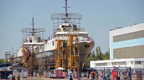 20 июля 2020. Строящиеся малые ракетные корабли Циклон и Аскольд на стапелях судостроительного завода Залив в Керчи