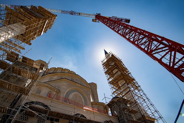 Строительство Буюк Джума Джами — большой Соборной мечети - началось в Симферополе в сентябре 2015 года.