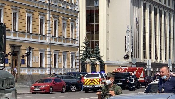 В Киеве мужчина угрожает взорвать бизнес-центр В Киеве мужчина угрожает взорвать бизнес-центр