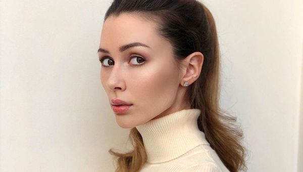 Анна Заворотнюк